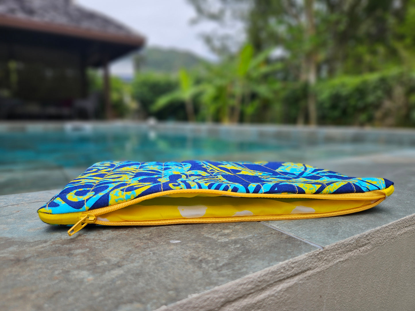 Pochette tatoo bleue et jaune